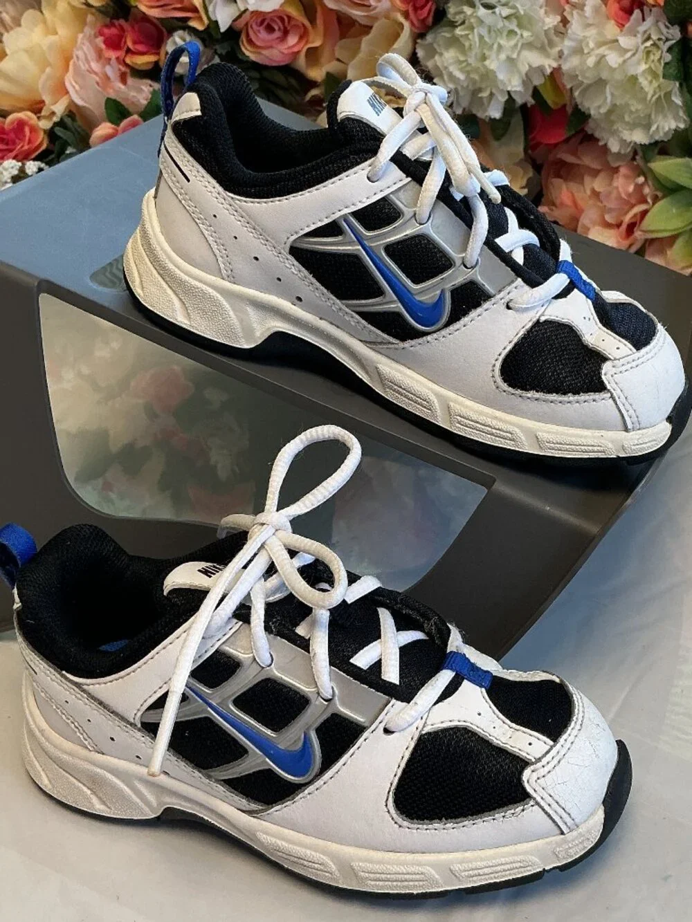 Nike Kids Athletic Sneakers White Black Blue Silver Size 9C